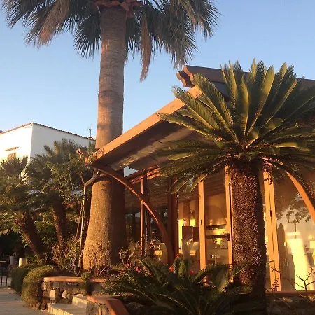 L'incanto Restaurant & *